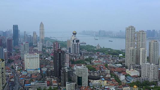 航拍武汉老汉口滨江区景观视频的预览图