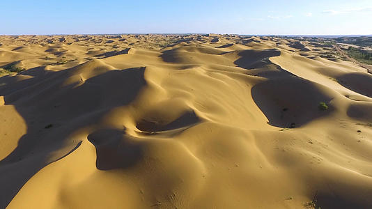 沙漠航拍视频的预览图