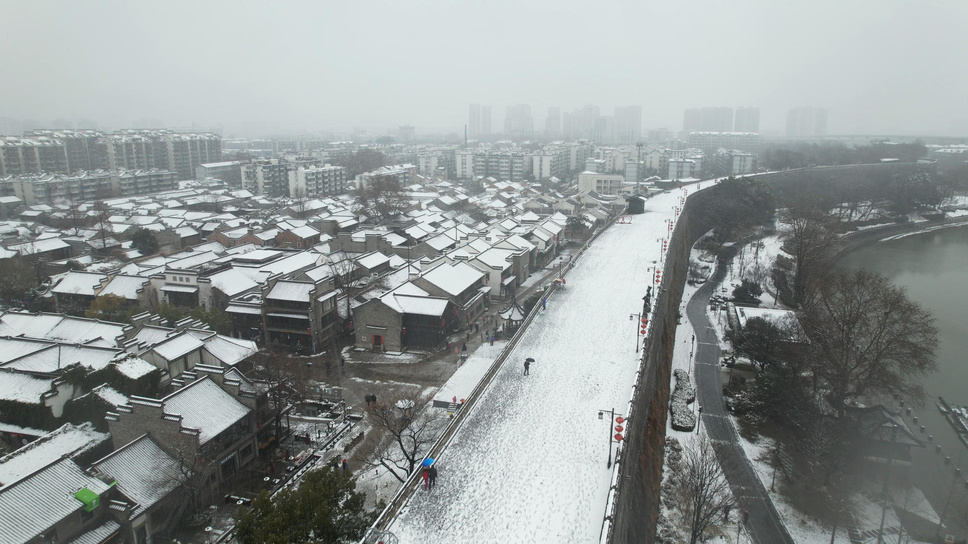 4k航拍南京秦淮风光带雪景视频的预览图