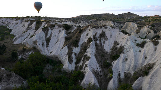 航拍土耳其卡帕多奇亚月球岩石合集4K视频的预览图