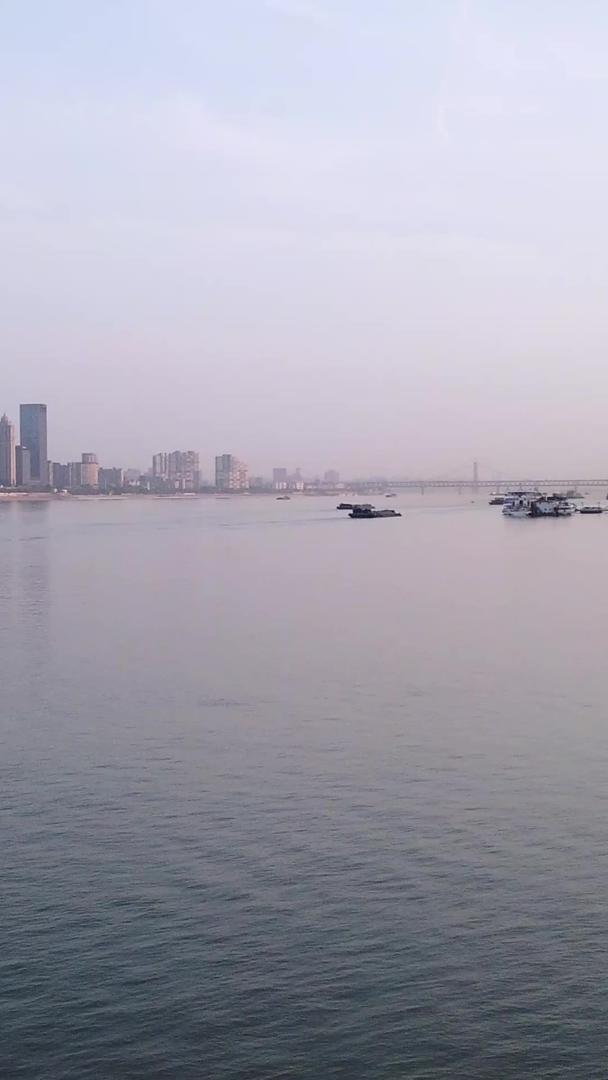 延时摄影风景城市过江轮渡上看长江江景素材视频的预览图