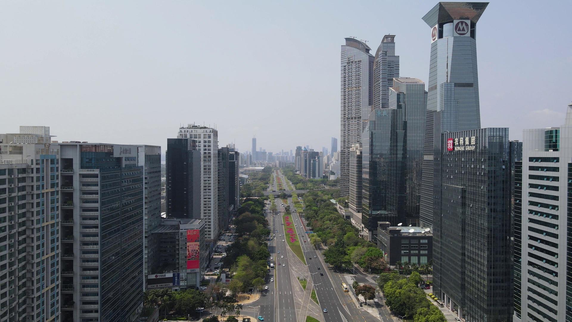 航拍深圳深南大道两旁商务大厦视频的预览图