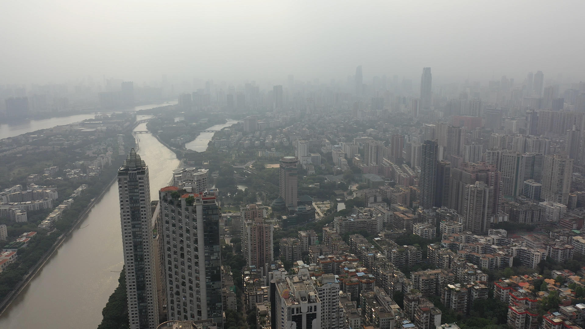 雾霾下的广州II视频的预览图