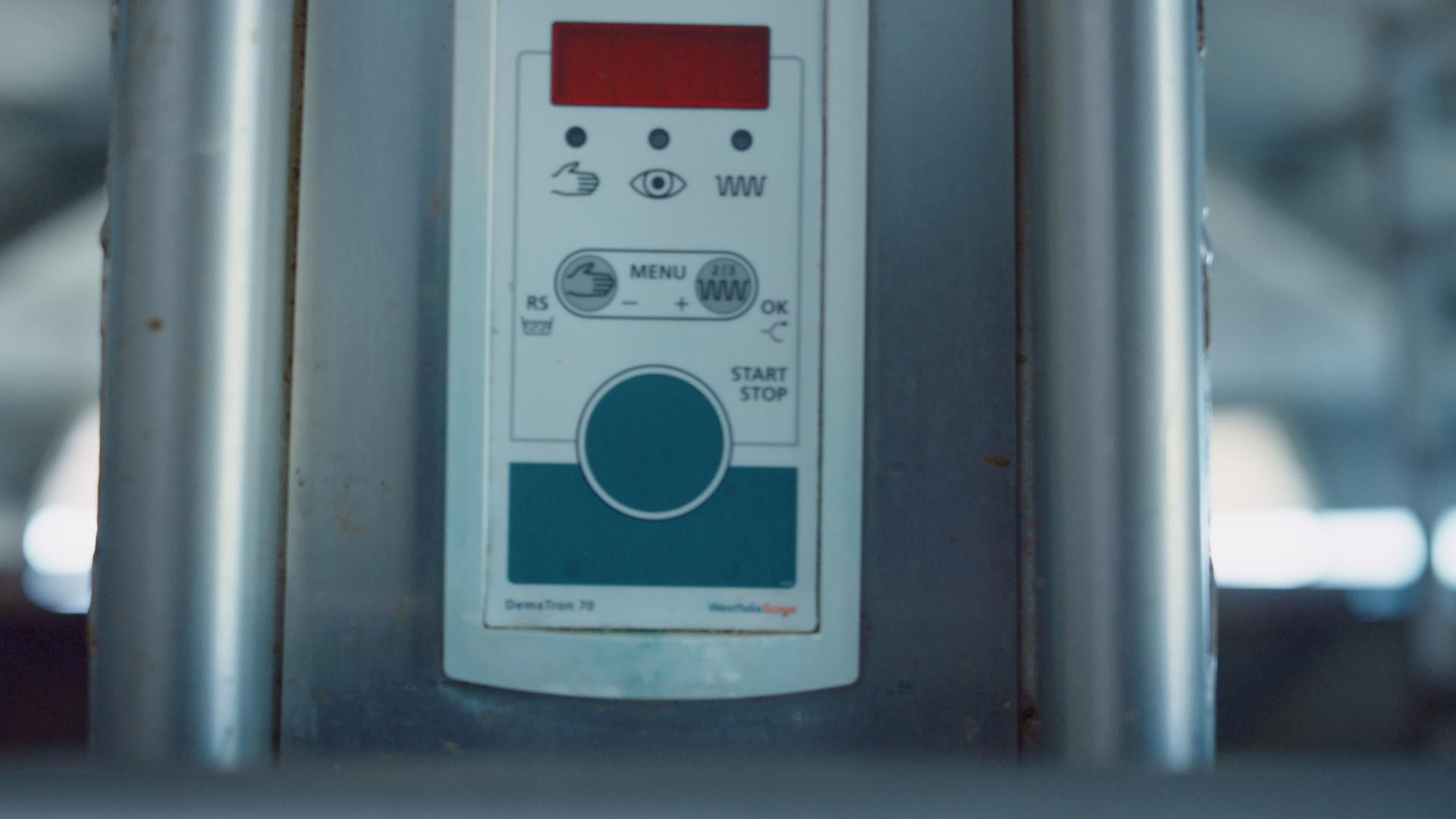 奶牛挤奶设备显示屏按钮显示技术信息视频的预览图