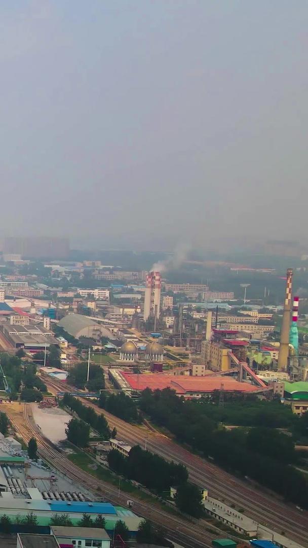 城市空气污染工厂化工厂视频的预览图
