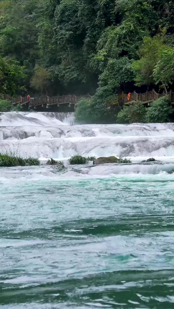 贵州省68级瀑布湖泊溪流视频的预览图