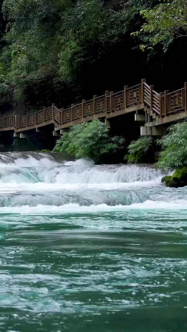 贵州省68级瀑布湖泊溪流视频的预览图