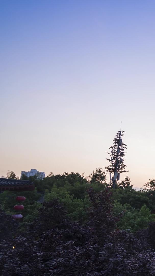 日出延迟的西安5A景区大雁塔视频的预览图