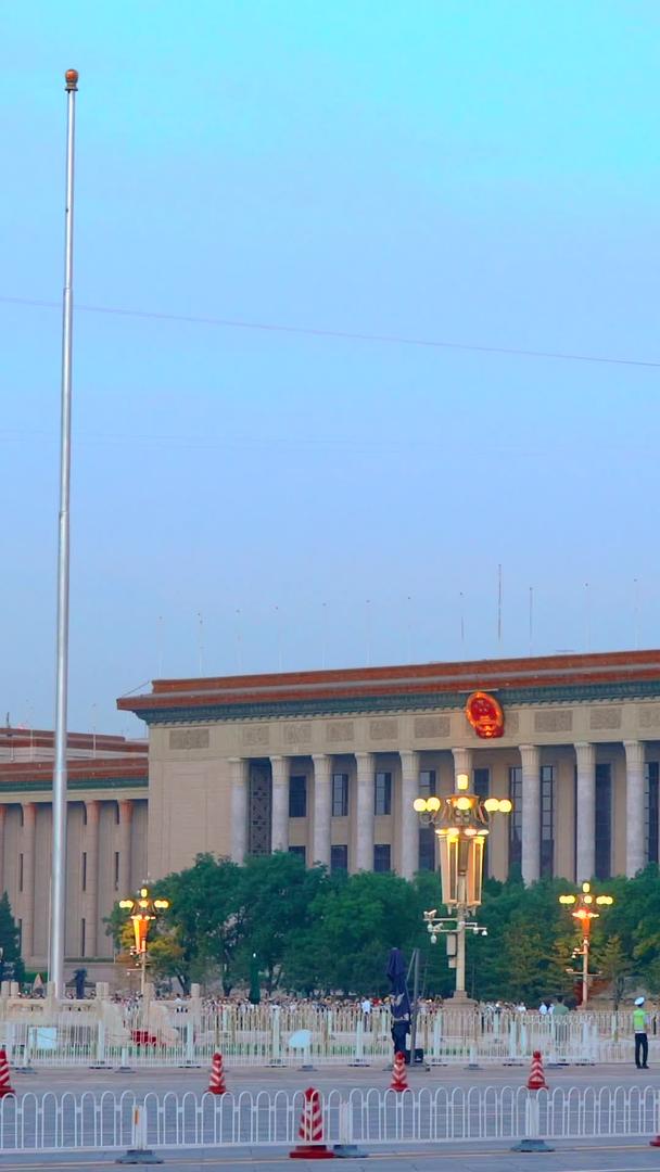 北京天安门广场实拍升旗仪仗队出行视频的预览图