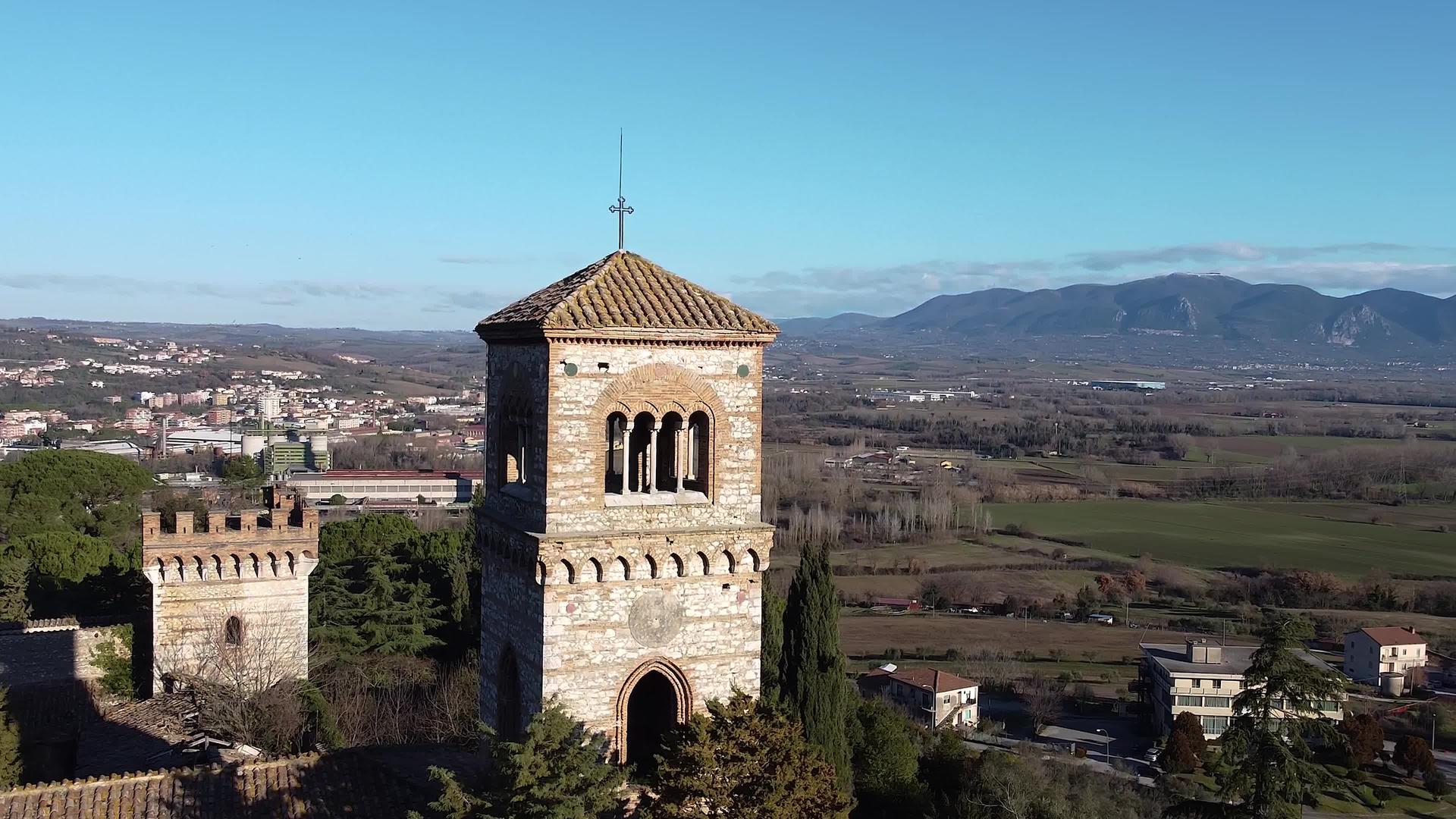 在纳尔尼的SanGirolamamo塔上有梯度风景视频的预览图