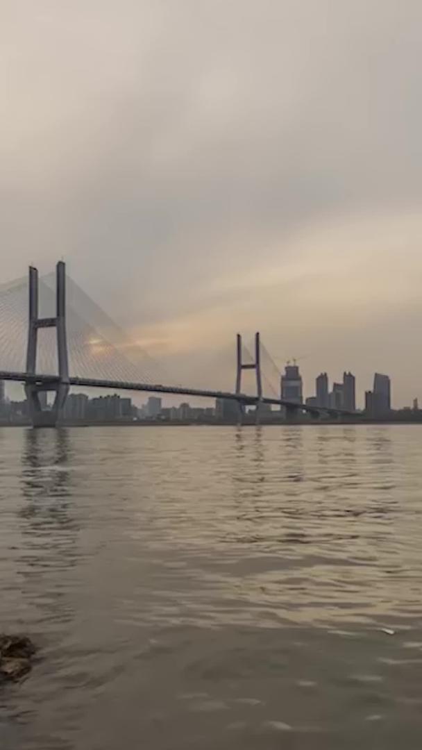 日夜延迟的武汉长江二桥视频视频的预览图