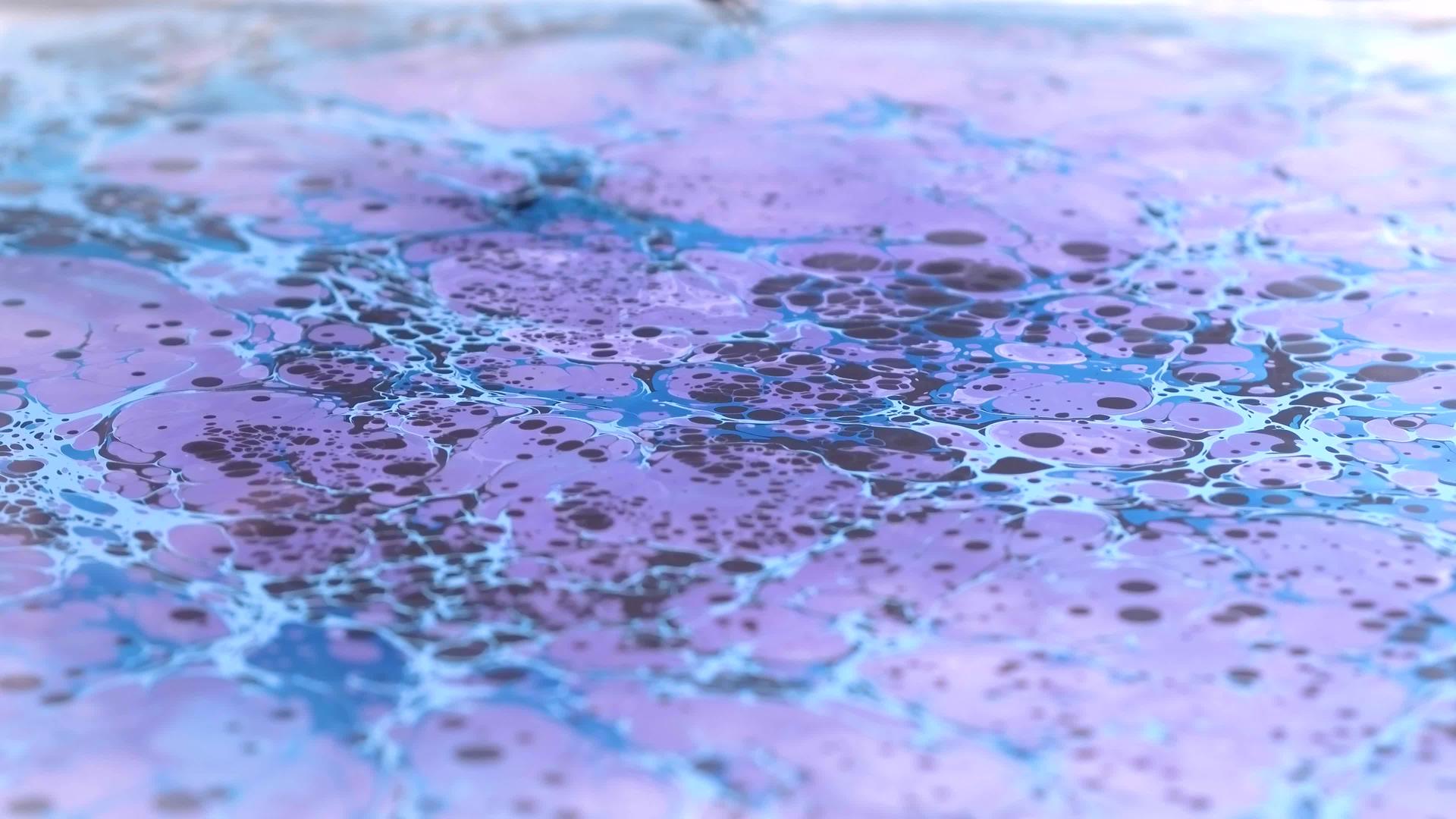 ebru美丽的紫色和蓝色绘画抽象模式视频的预览图