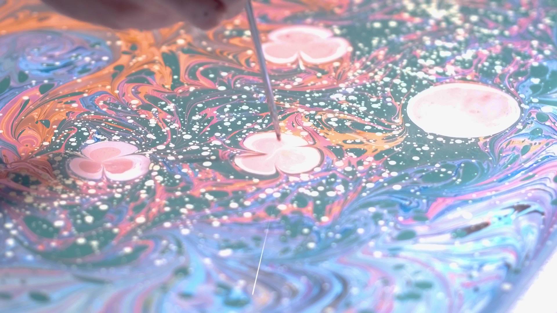 紫色和蓝色油漆抽象模式视频的预览图