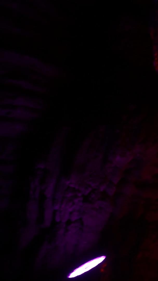 世界第二大溶洞湖北5A级旅游景区恩施利川腾龙洞石壁材料视频的预览图