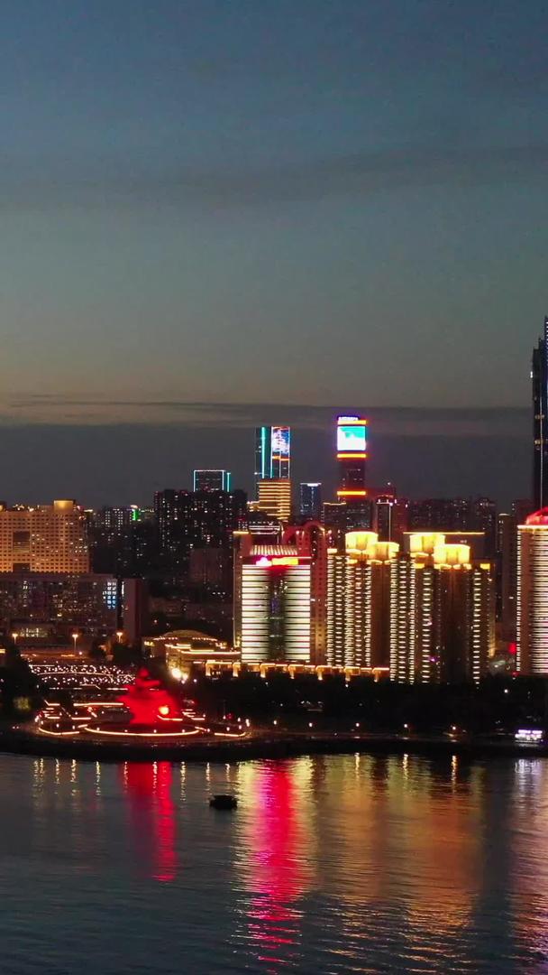 青岛城市夜景航拍视频视频的预览图