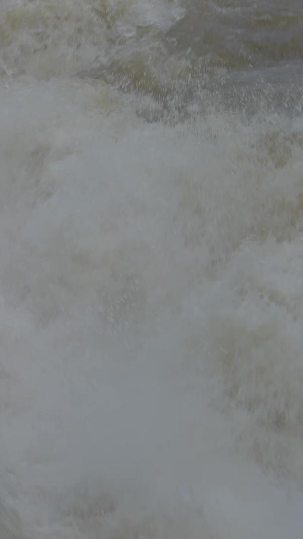 慢镜头升级拍摄湖北5A级旅游景区恩施利川腾龙洞地下瀑布浪花素材视频的预览图
