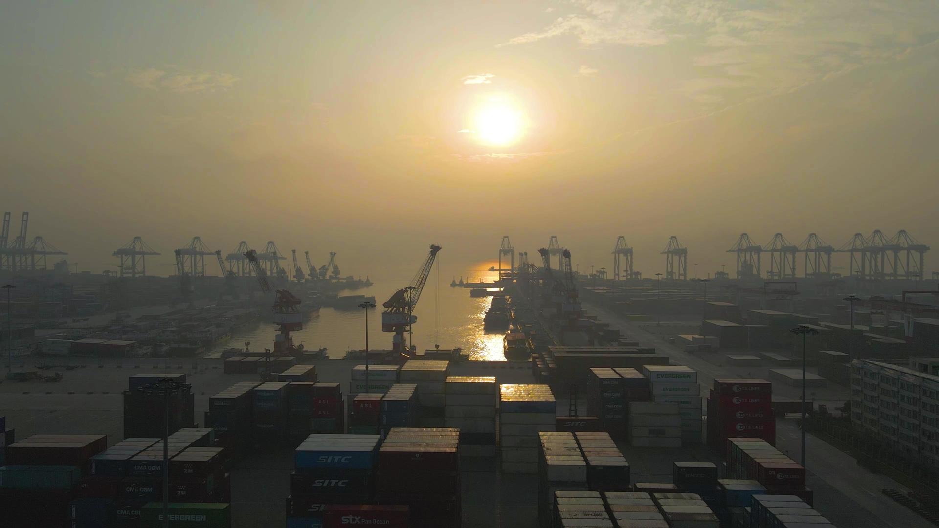 广州南沙自贸货柜码头视频的预览图