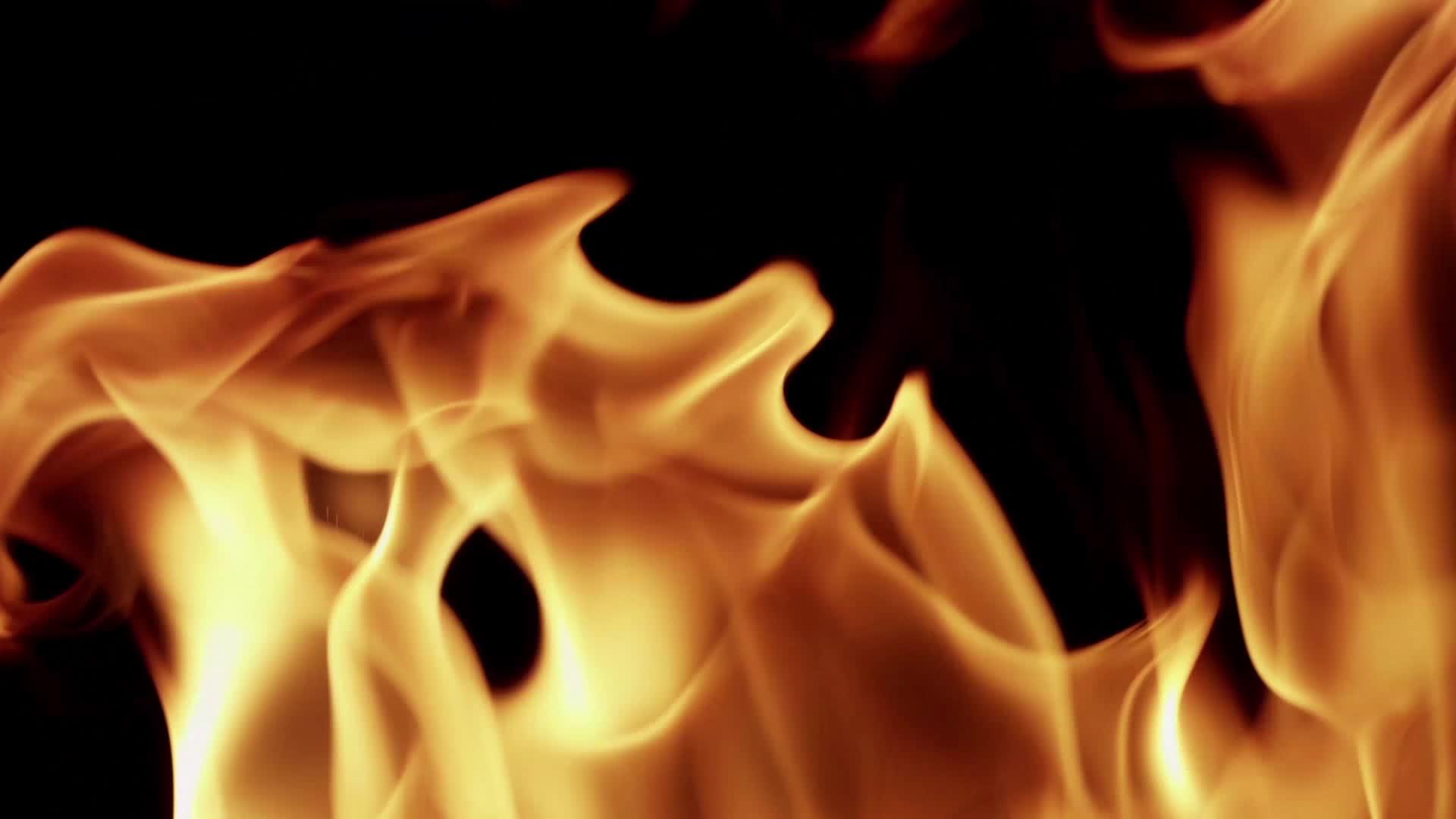 黑色背景hd上分离的火焰视频的预览图