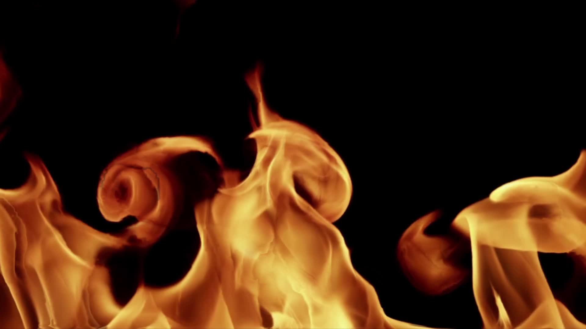 黑色背景hd上分离的火焰视频的预览图