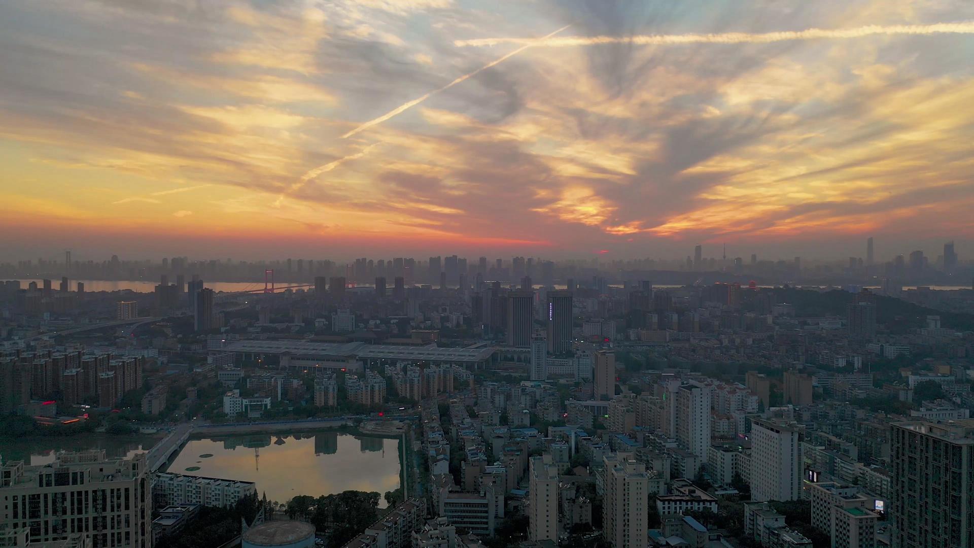 火烧云下的都市风光4K视频的预览图