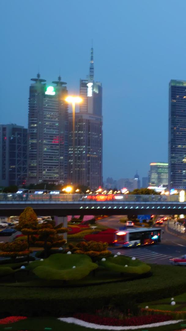上海东方明珠环路交通运输视频的预览图