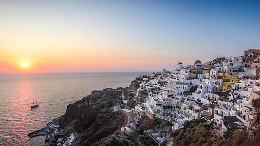 希腊著名海岛圣托里尼岛伊亚小镇日落延时视频视频的预览图