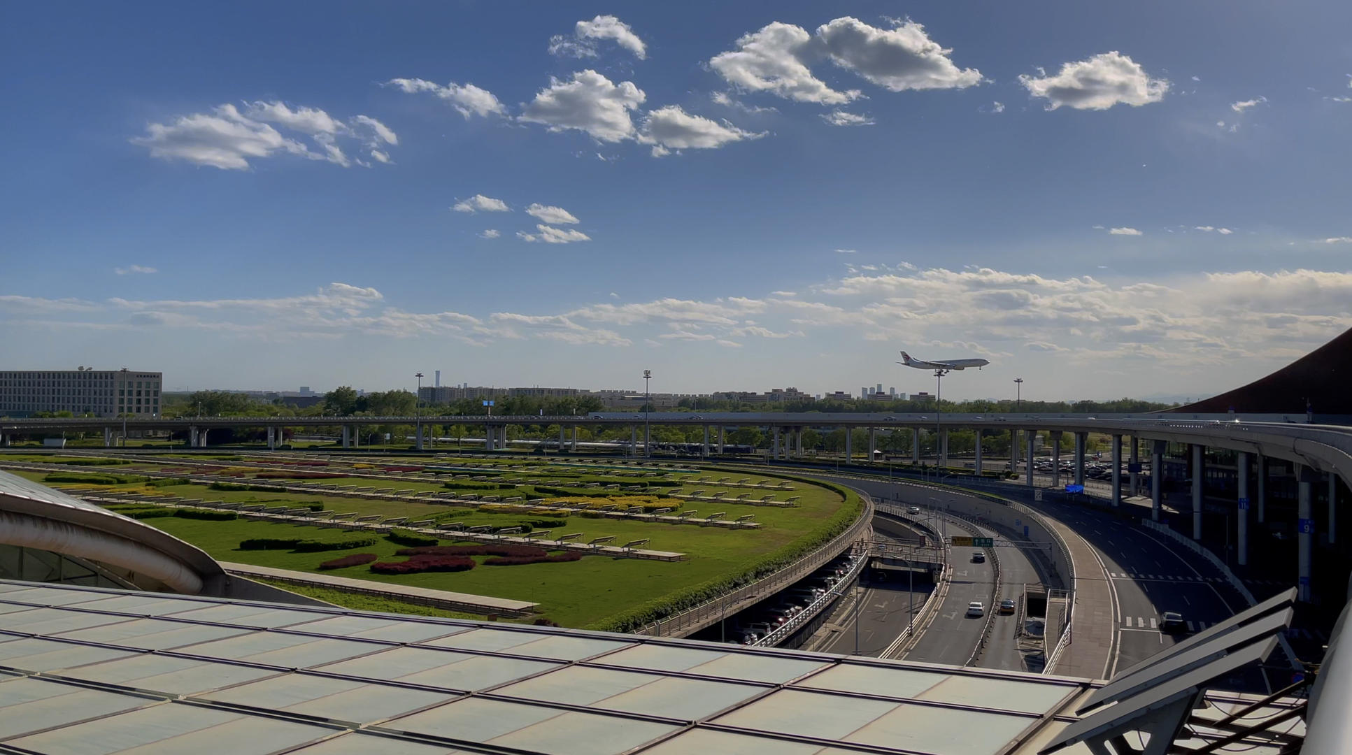 4K实拍落地首都国际机场T3视频的预览图