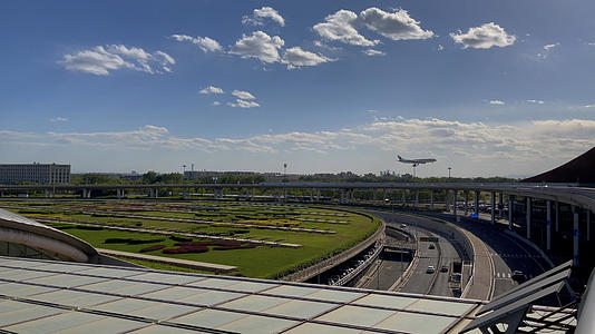 4K实拍落地首都国际机场T3视频的预览图