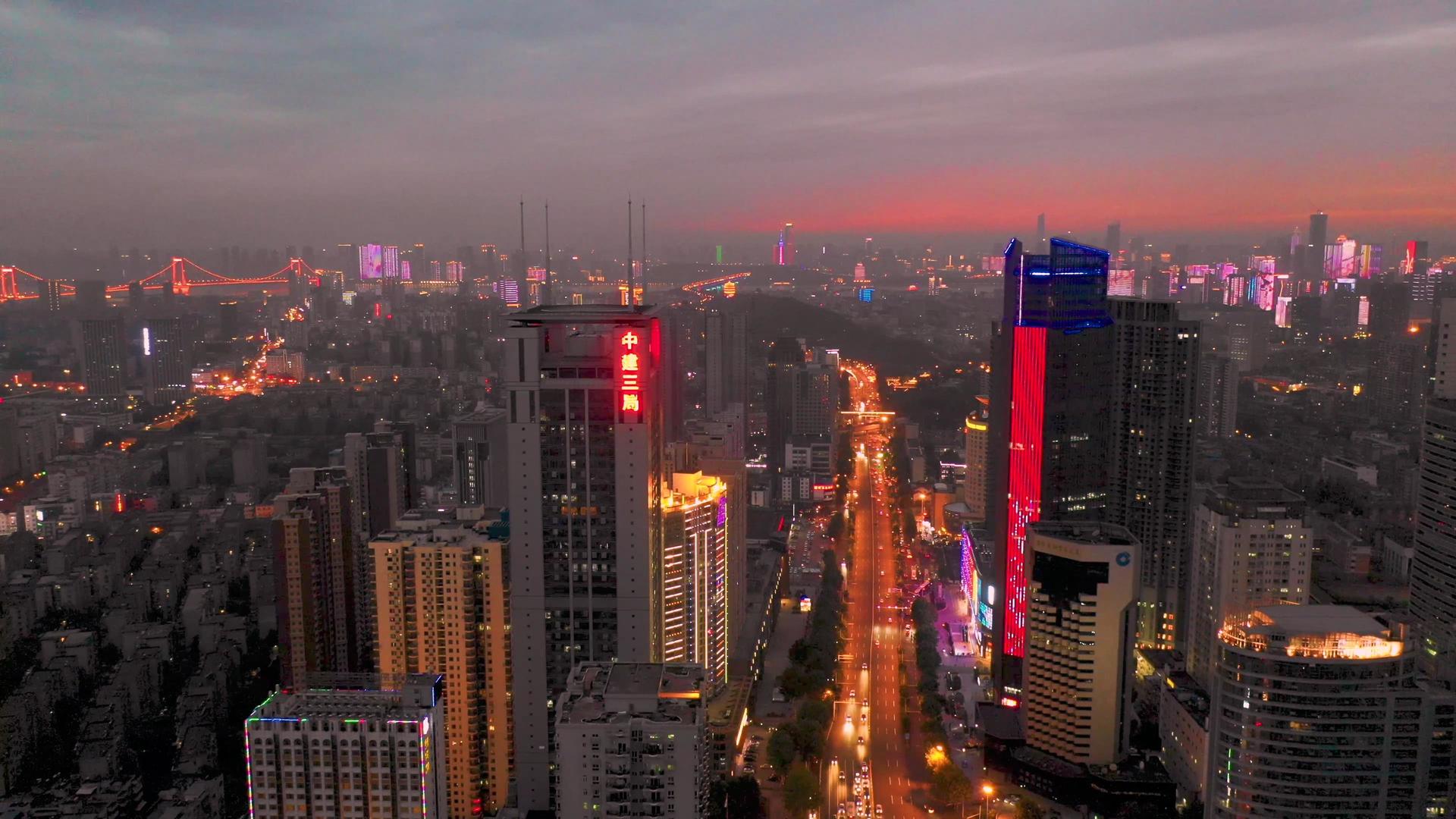 航拍武汉内环武珞路城市夜色视频的预览图
