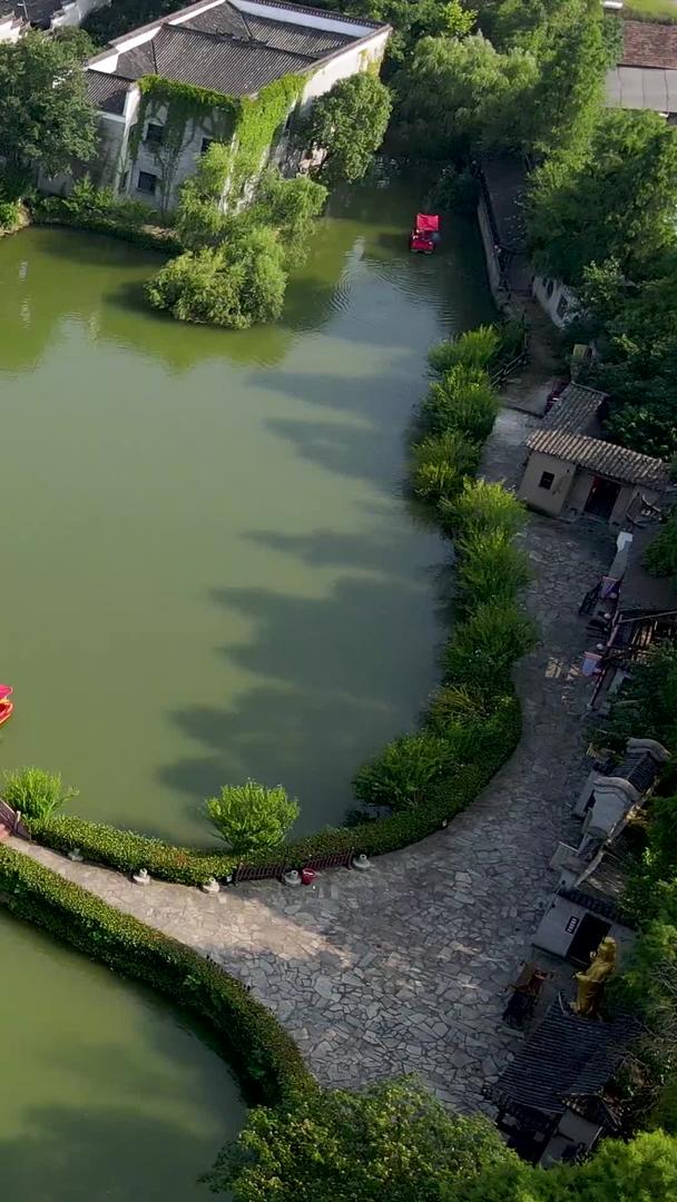 武汉郊区李庄古镇明清古建筑及园林视频的预览图
