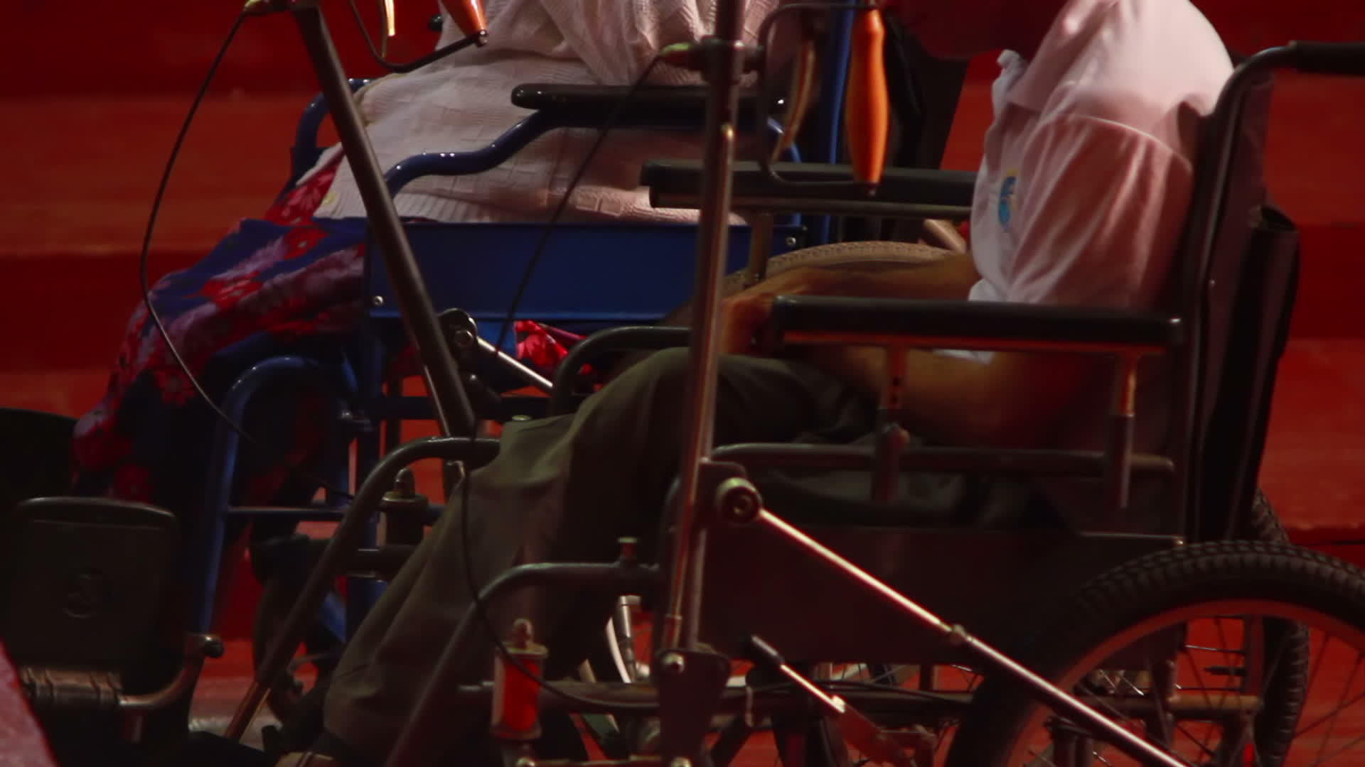 妇女轮轮椅视频的预览图
