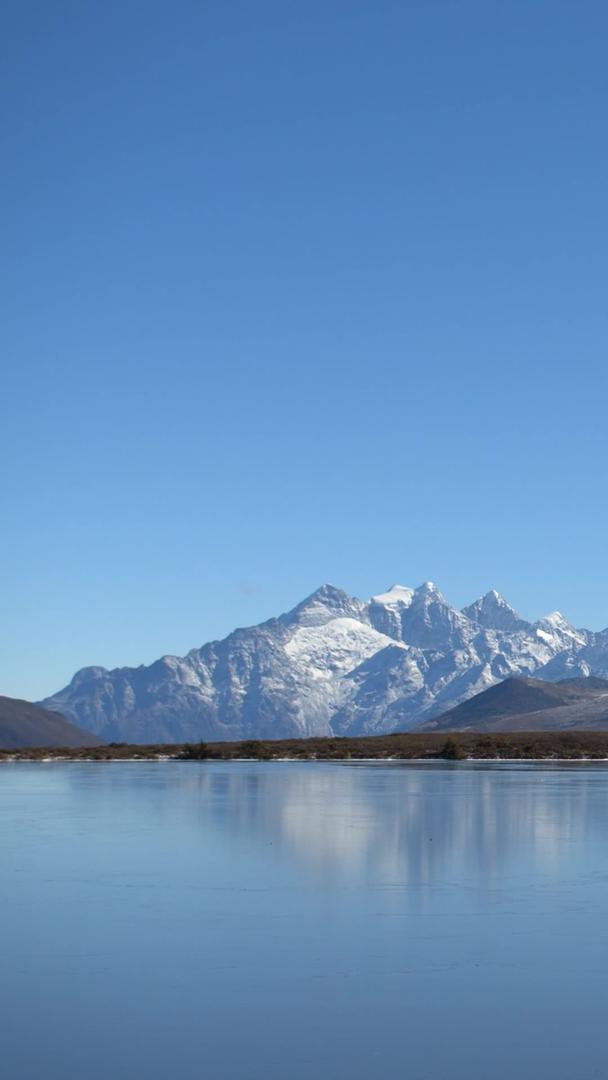 甘孜雅拉雪山实拍视频素材视频的预览图