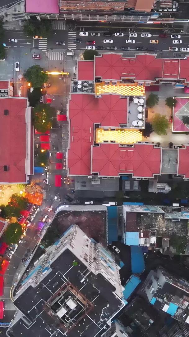 风景城市俯拍武汉地标吉庆街餐饮美食街夜景素材视频的预览图