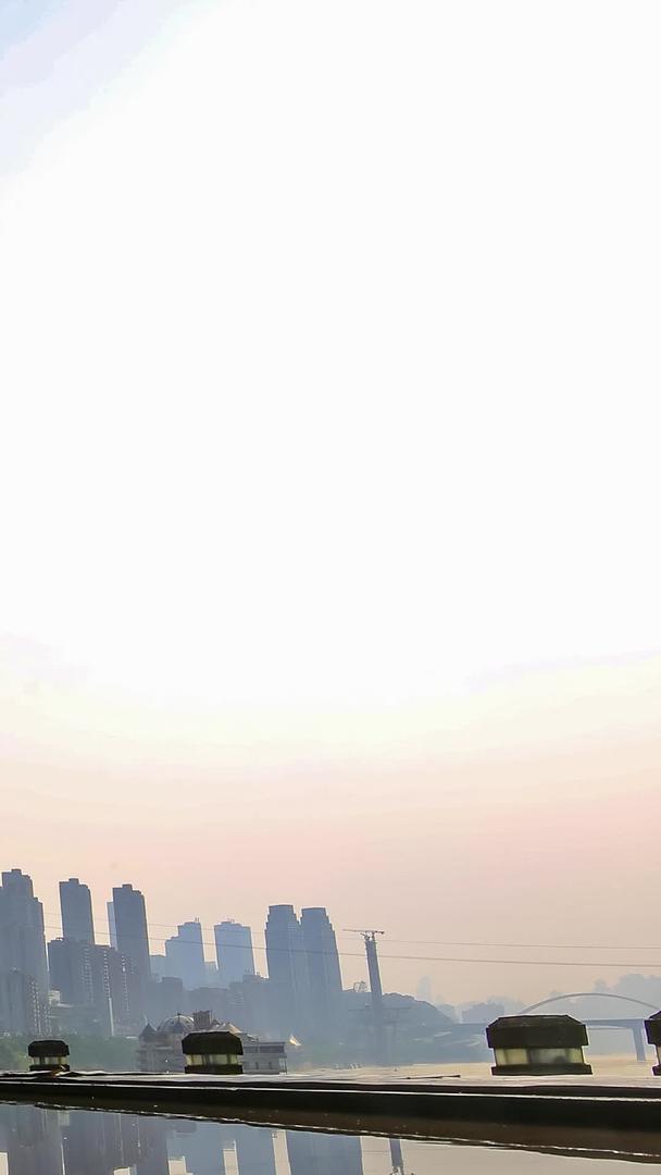 重庆南岸区标志性建筑双子塔喜来登天空延迟视频的预览图