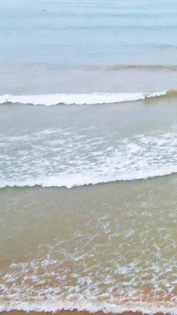 海边沙滩的航拍视频的预览图