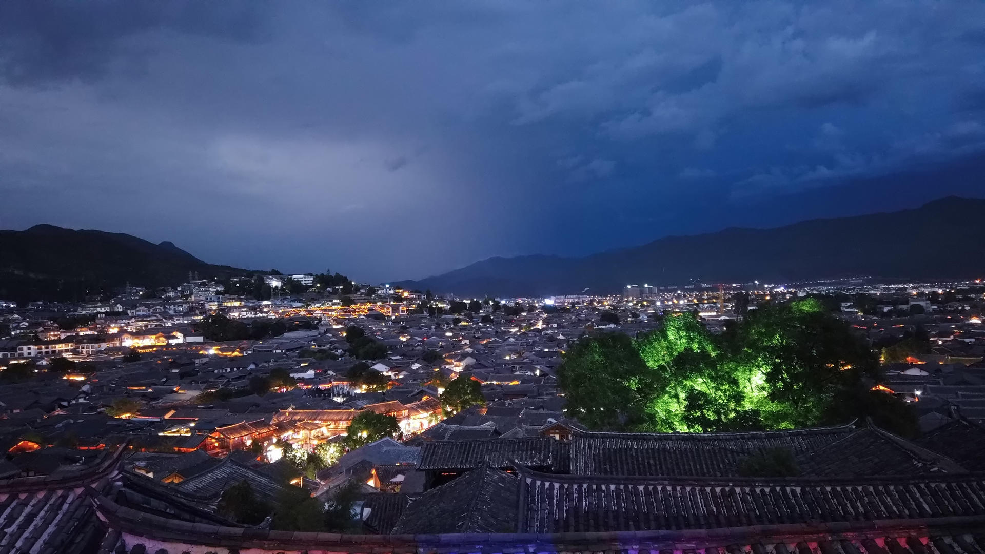 延时摄影云南丽江古城全景夜景灯光风光视频的预览图
