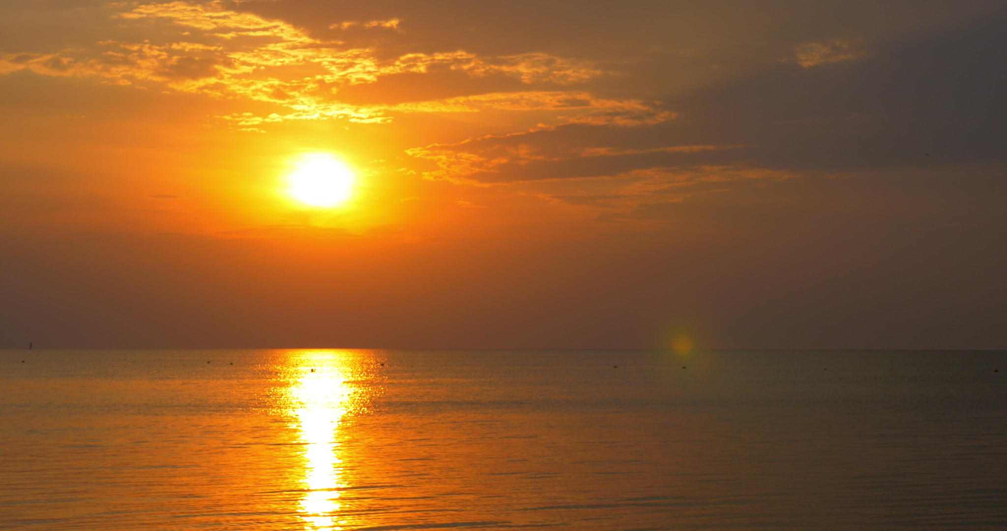惊人的日落海景视频的预览图
