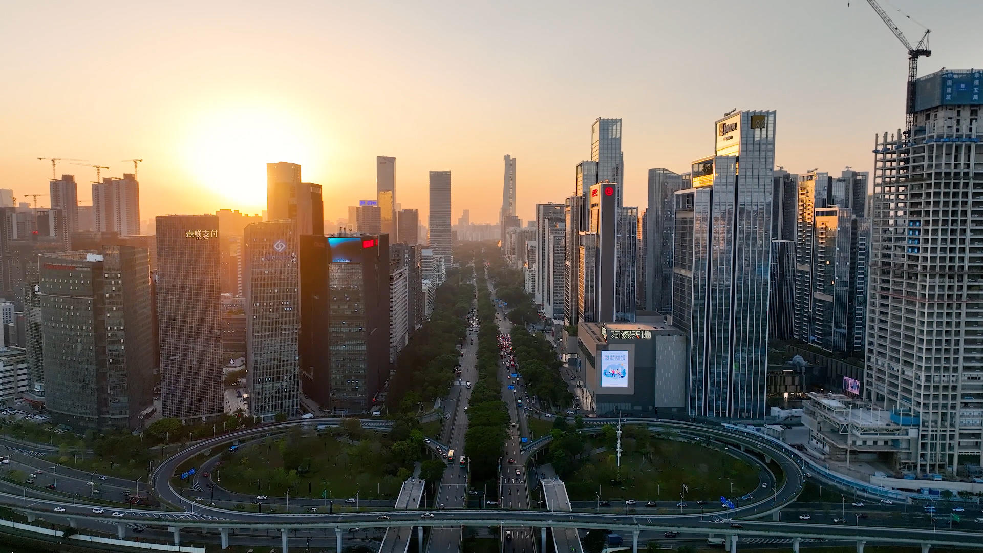深圳高新园深南大道4K夕阳下视频的预览图