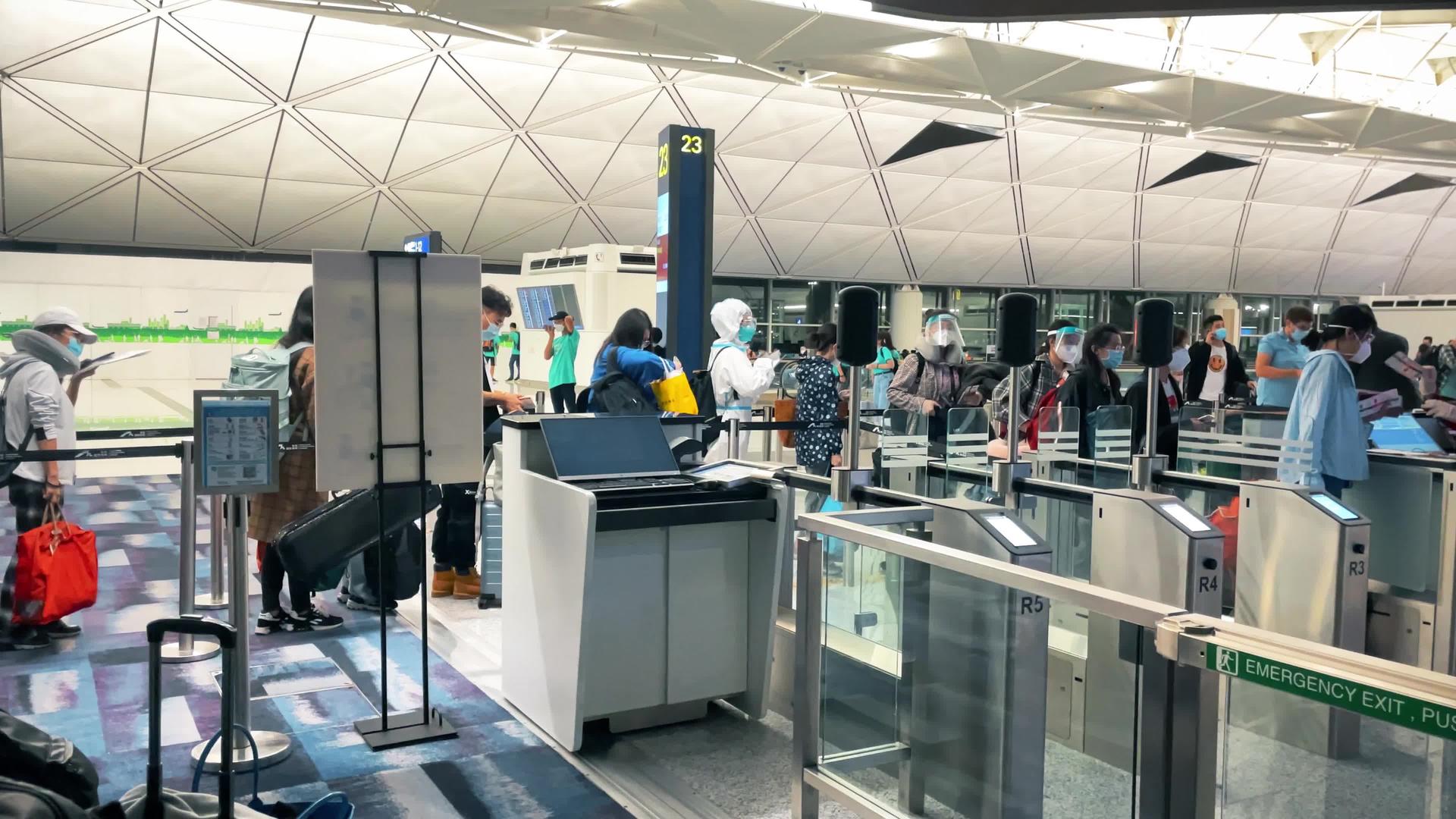 国际航班机场出入境安检票视频的预览图