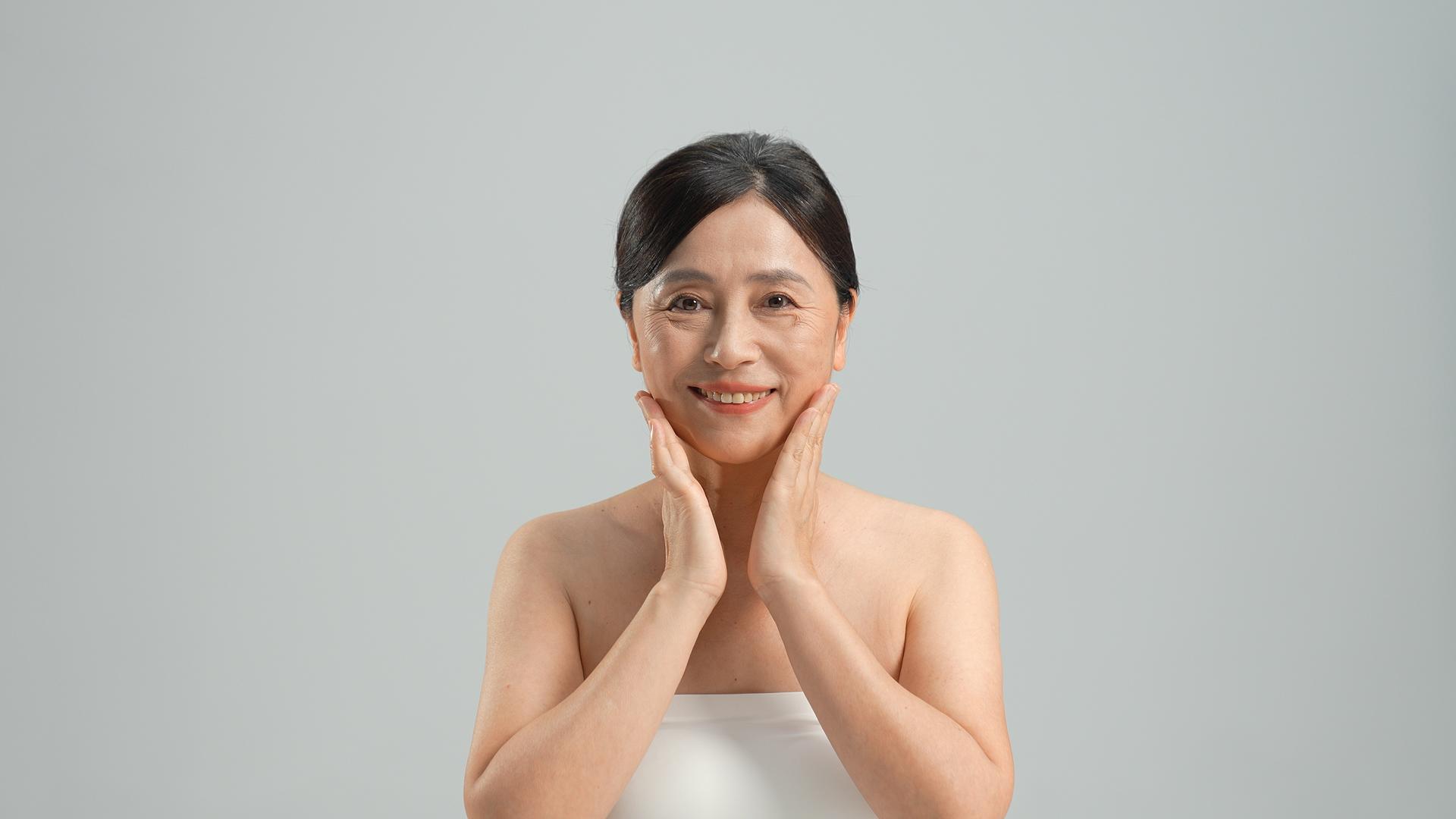 中老年妇女护肤保养视频的预览图