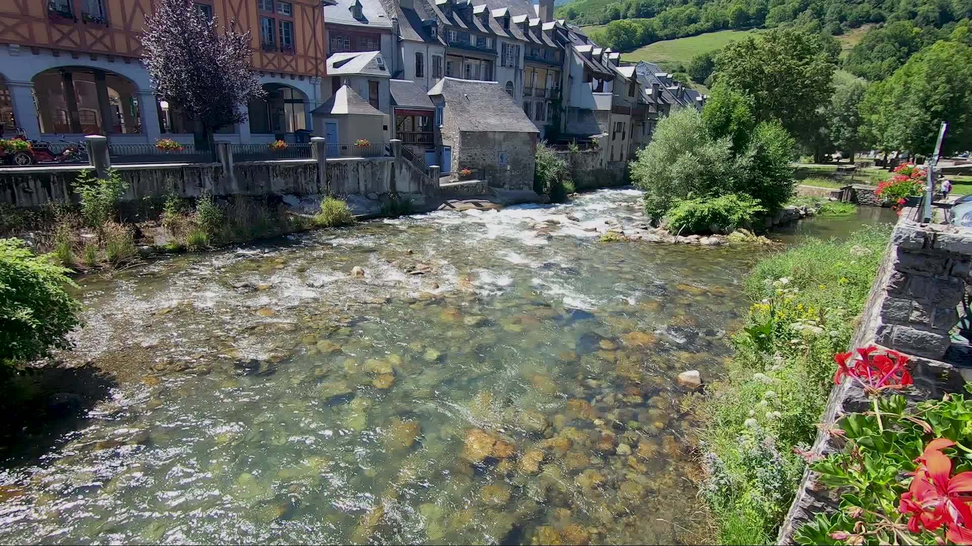 阿雷奥伯里山村位于法国南部视频的预览图