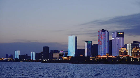 海滨城市夜景延时摄影4K视频视频的预览图