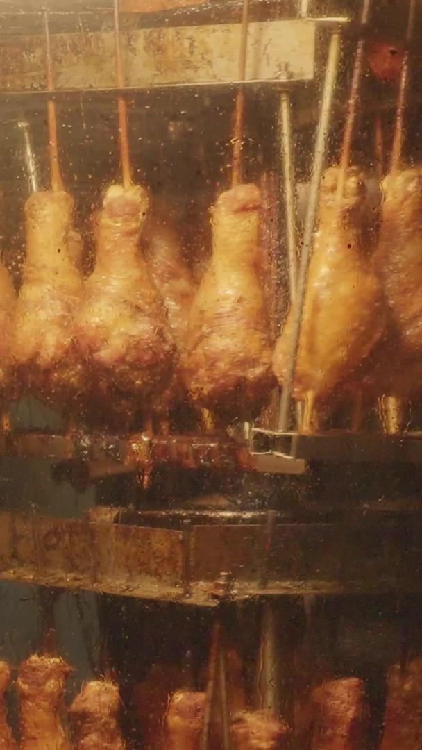 城市街头美食地方特色小吃密封烤房烤鸡腿制作工艺素材视频的预览图