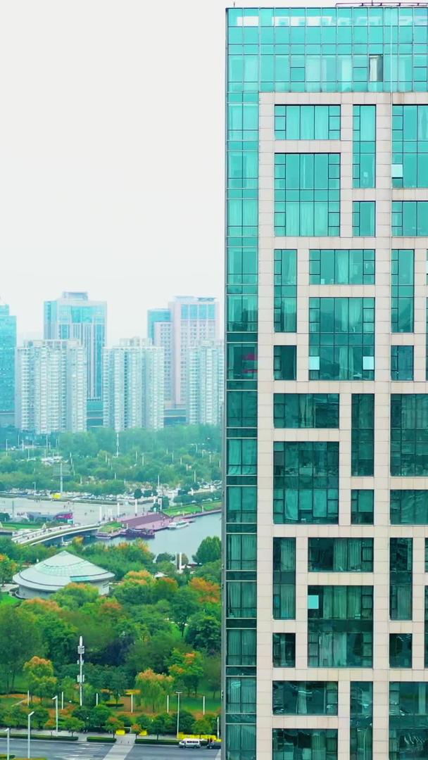 河南郑州写字楼建筑航拍视频的预览图