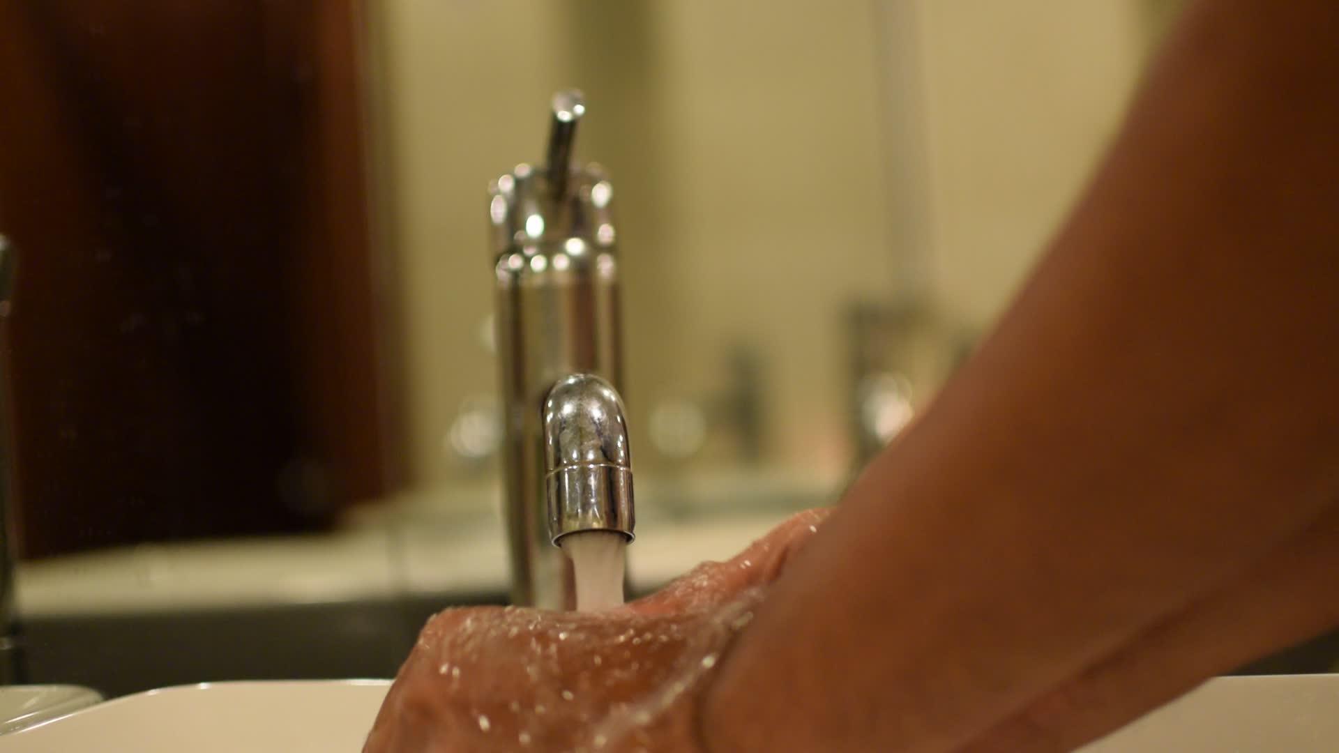用水洗手清洁视频的预览图