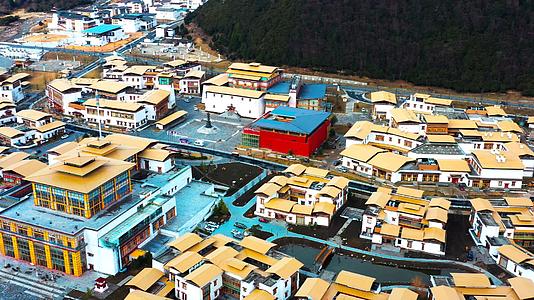 4K西藏鲁朗小镇航拍素材视频的预览图