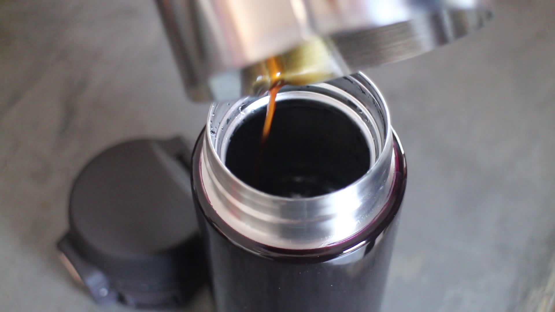 自制的咖啡咖啡生态友好可以用瓶子制成视频的预览图