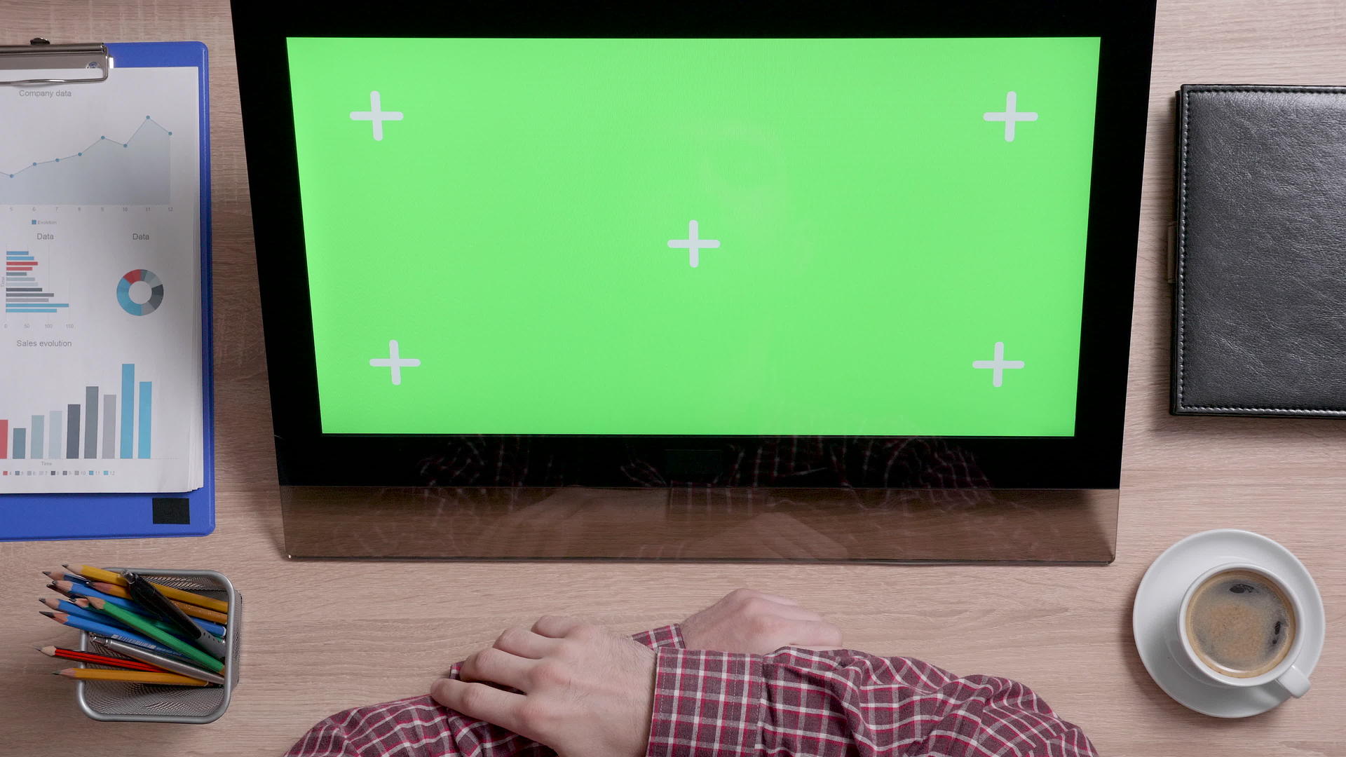 触摸监视器上方的绿色屏幕视频的预览图