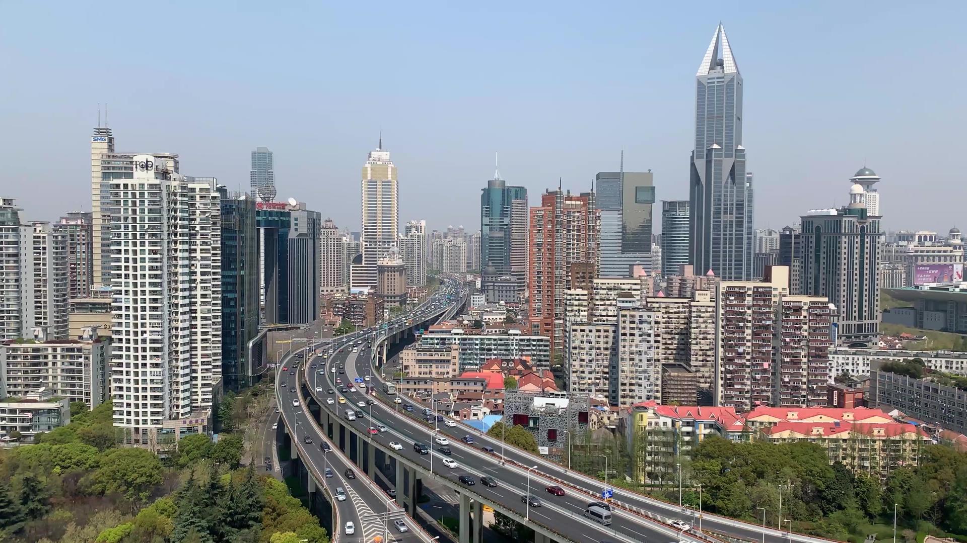 上海城市风光与城市交通延时视频视频的预览图
