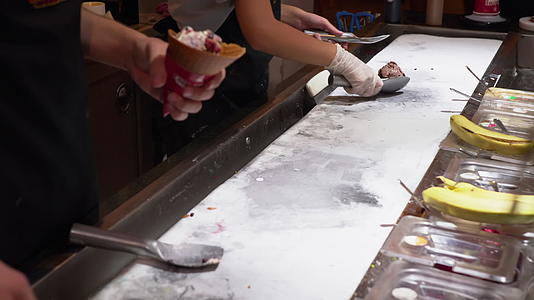 手工冰淇淋咖啡馆视频的预览图